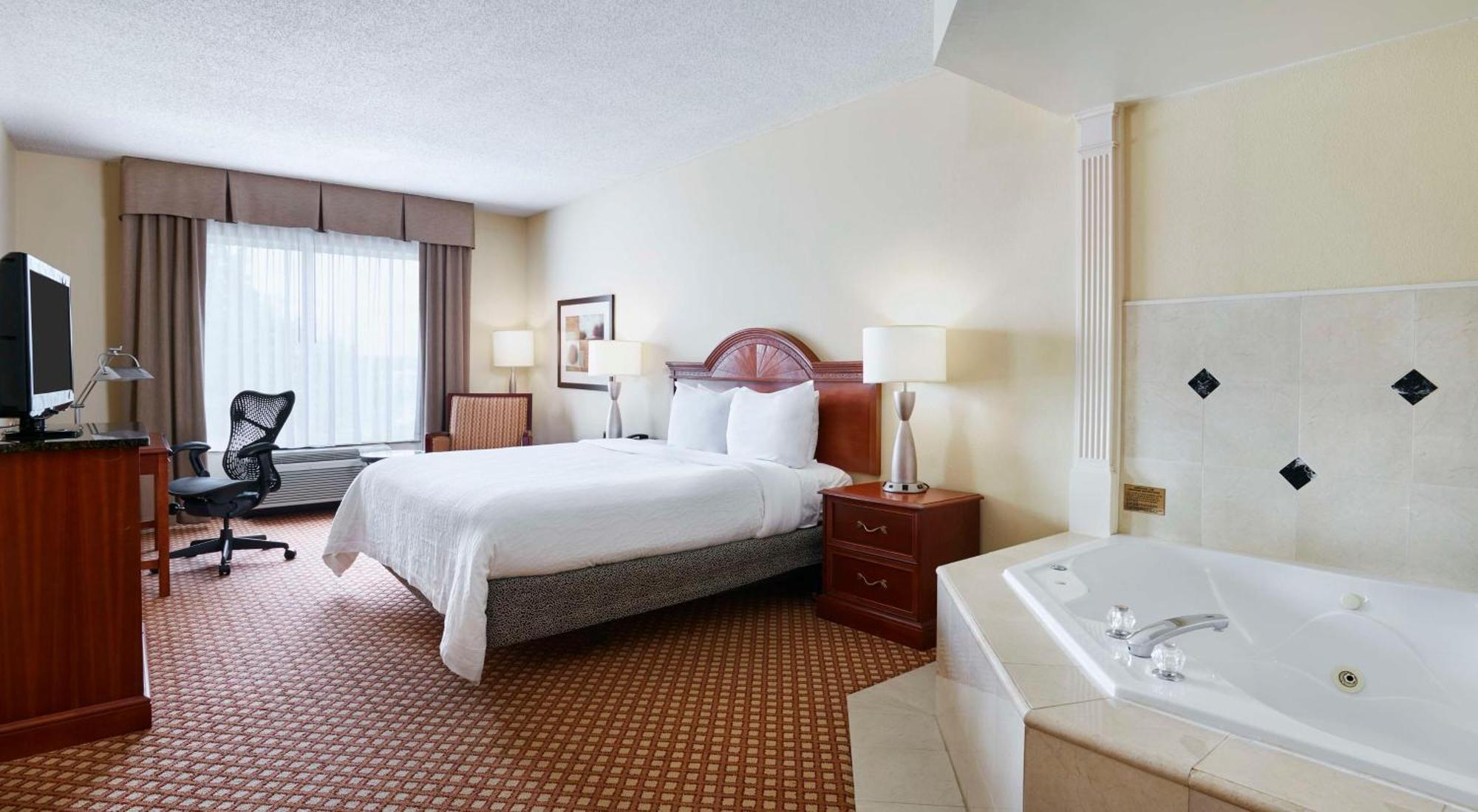 Hilton Garden Inn Charlotte North מראה חיצוני תמונה