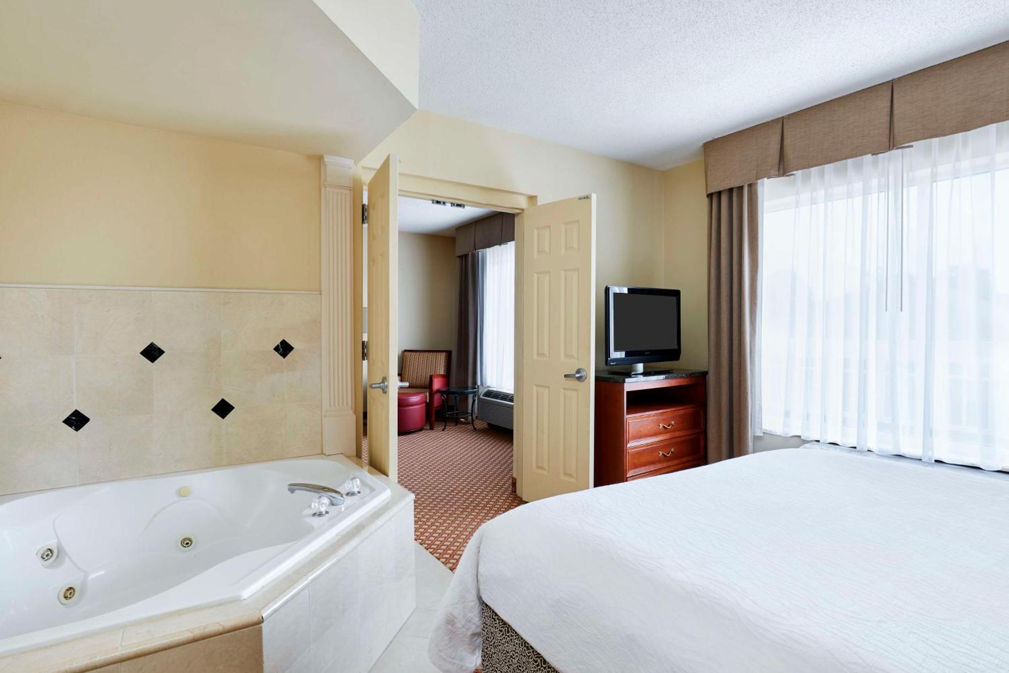 Hilton Garden Inn Charlotte North מראה חיצוני תמונה