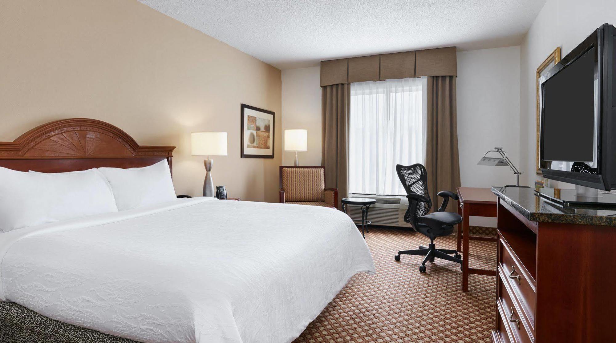 Hilton Garden Inn Charlotte North מראה חיצוני תמונה